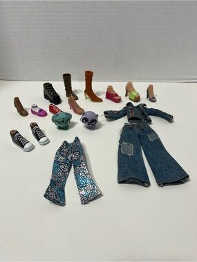 BRATZ Doll lot of accessories and pets